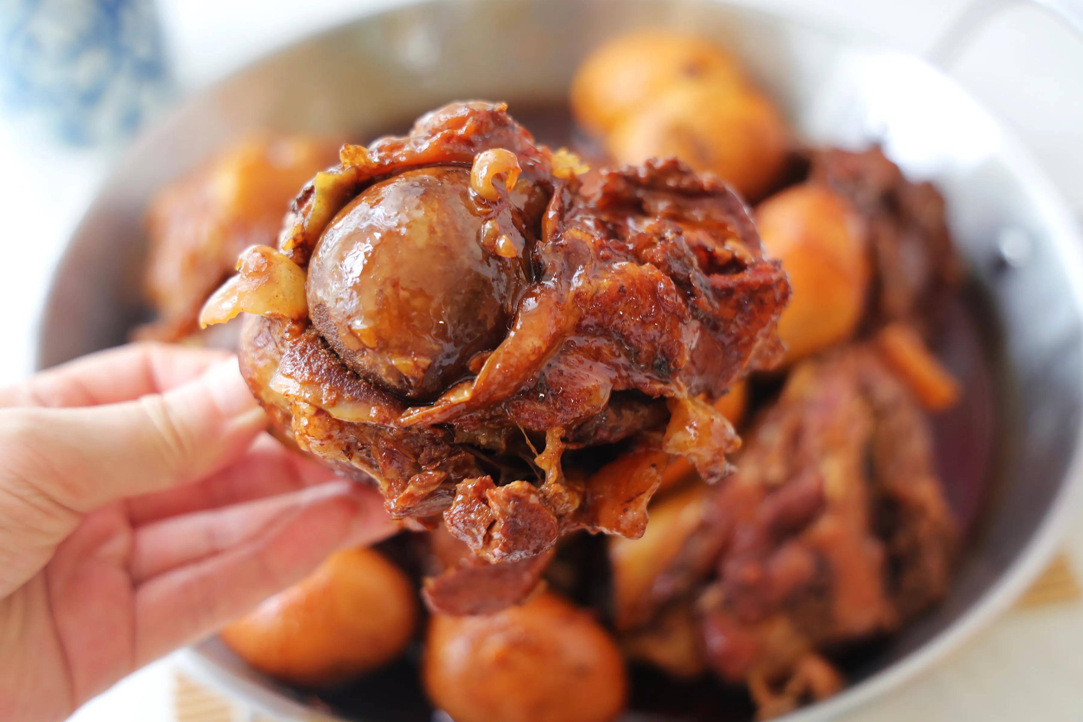 今天我们就来做一款秘制大棒骨,端上桌那满满的一