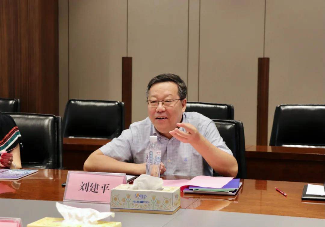 李东明董事长对刘建平副局长一行的到访表示热烈地欢迎,并介绍了广西