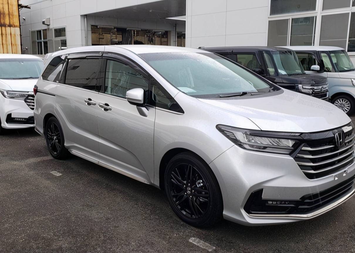 该车在高配车型上首次加入了最新的全时四驱系统,这样一来本田奥德赛