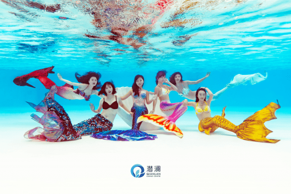 如何成为美人鱼表演者 a1aebe2c6e7344ceb03345f06d2c25c2.png