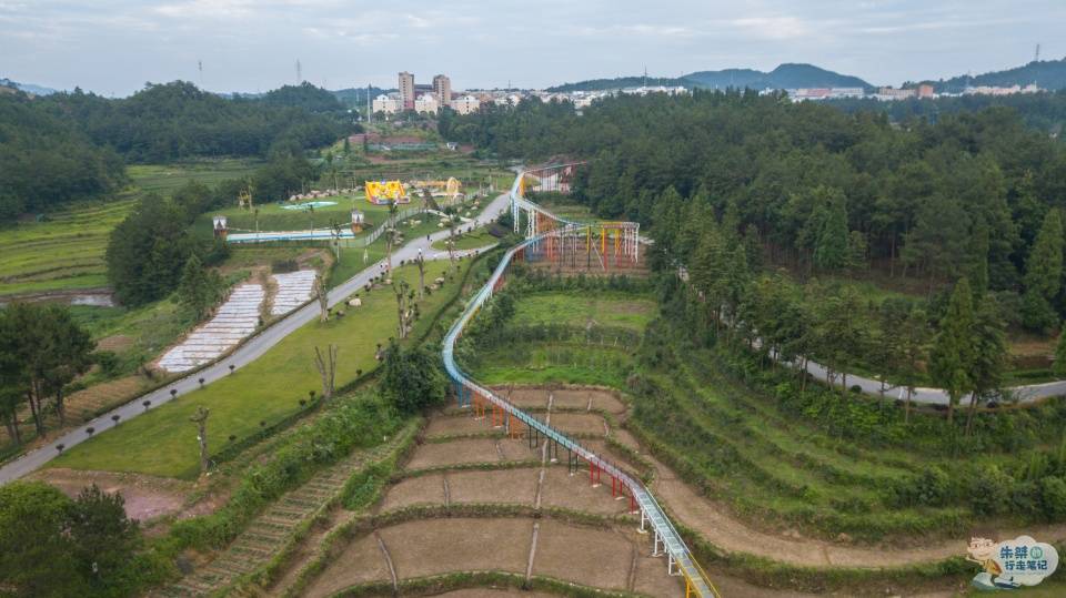 大月湾农场位于浙江温州市文成县百丈漈镇长塘村,是一个经过大力改造