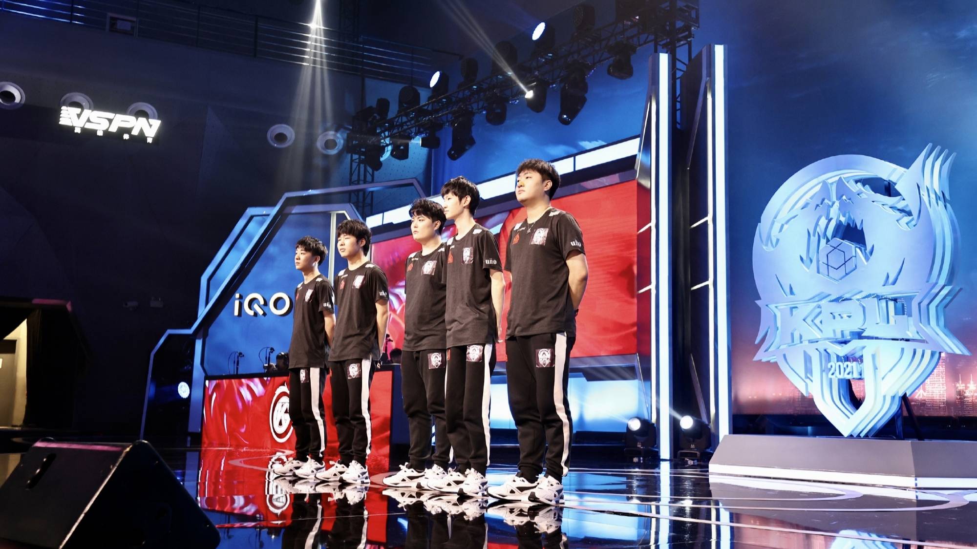 原创ag超玩会世冠大名单公布,全能选手七年上位,谁状态不好就换谁?