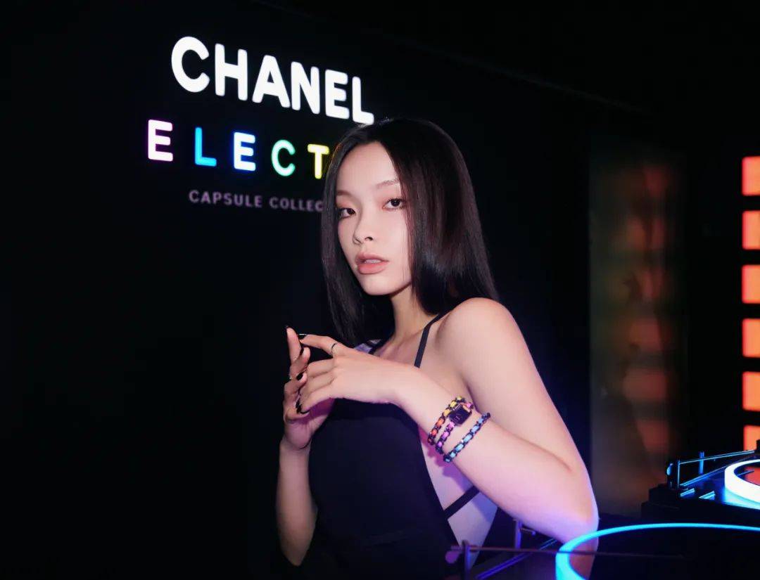 耳环|和周迅、刘雯在成都蹦迪，香奈儿新表派对有多high？