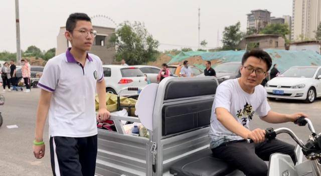 酸了立志拱城里白菜的土猪张锡峰凭674分成绩上清华