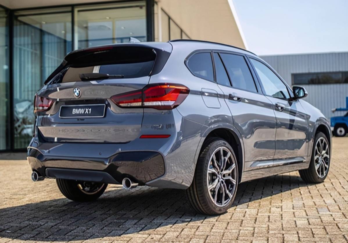 低配宝马x1提车!落地22万,1.5t三缸引擎 大屏内饰,真给力!