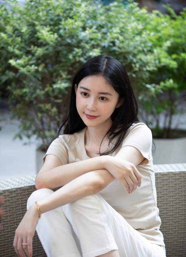 潘玮柏老婆婚后首晒写真 手上婚戒很亮眼 小腹平坦破怀孕传言 宣云