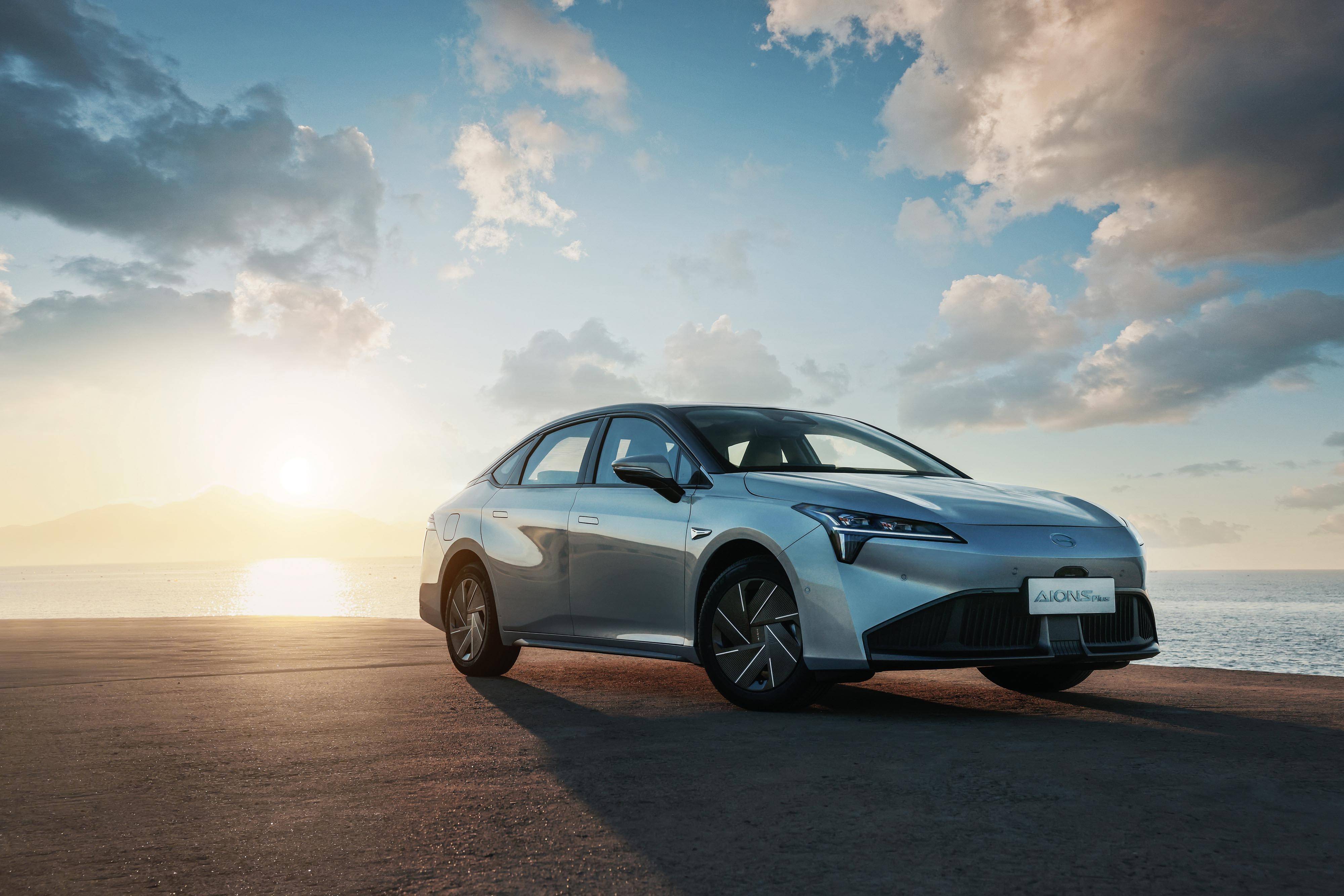 "十五万级轿跑之王"广汽埃安aion s plus上市 售价13.96~17.26万元