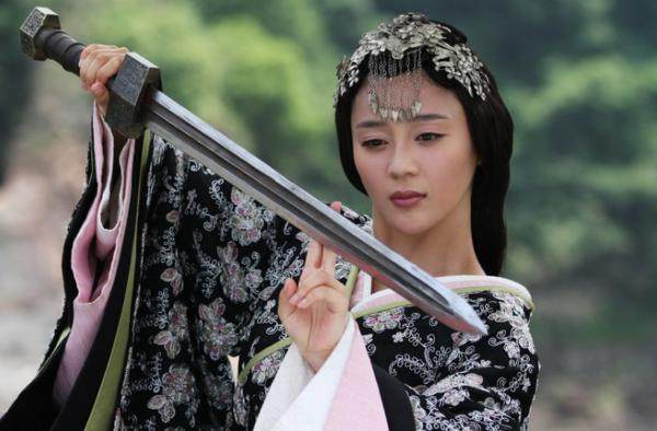 项羽最爱虞姬,为什么到死也没把她从宠妾位置上变过来_妻子