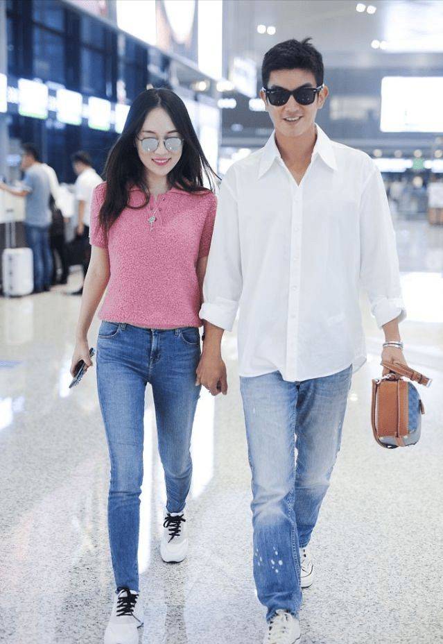 魅力|霍思燕真是嫁给了爱情，拉着杜江穿情侣装也太养眼了，看着好甜