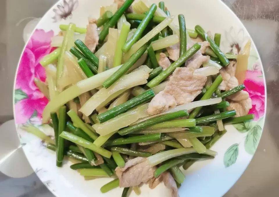 芹菜怎么炒才没有味道 b6ebe1ef5b4a491f98abaf73d914b6af.jpeg