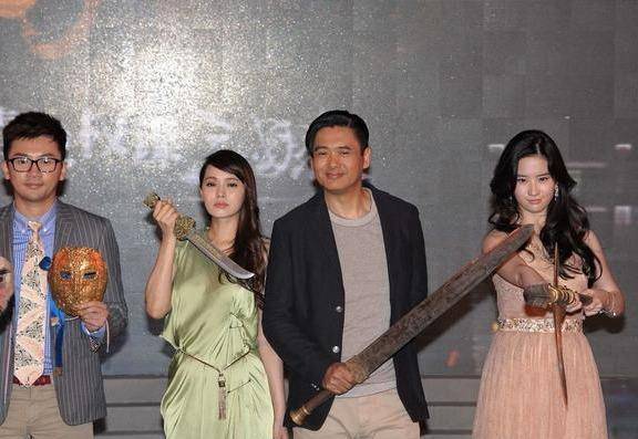 设计|伊能静有点肉更女人，穿绿色连衣裙配长卷发好惊艳，秦昊真有眼光