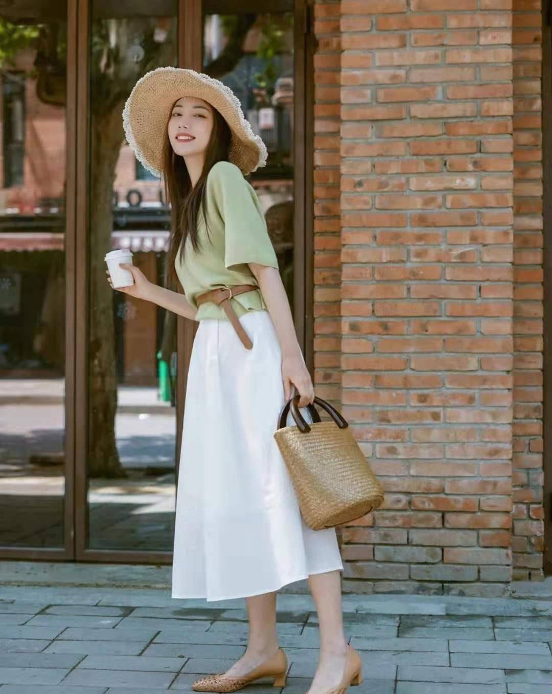 整体|“淑女色”选对，少女感十足的穿搭