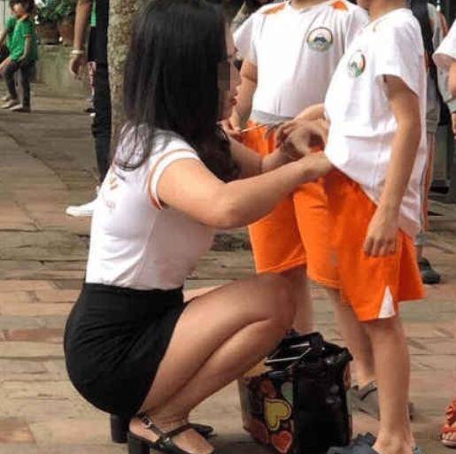 形象|“你妈妈不正经”，儿子在学校被同学排挤，只因妈妈穿了条超短裙