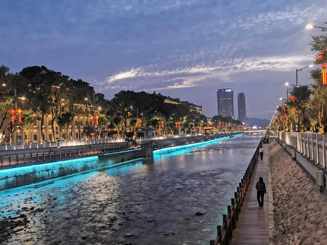 九江市柴桑区走出的才女吴梦茹的文章《淌过心灵的小河 》_沙河