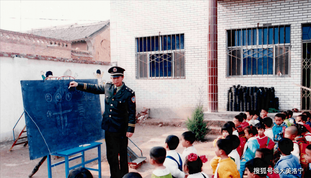 洛宁县交警大队▲他们是洛宁交警历史的亲历者和见证人,翻开老照片