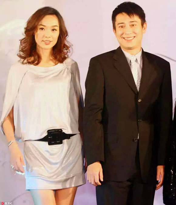 被誉为"小林青霞"之称,奉子成婚嫁入豪门,如今46岁活这样_王静莹