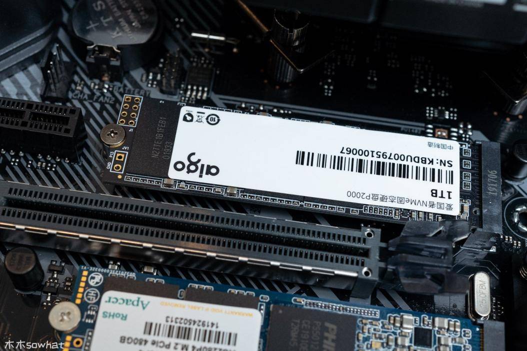 爱国者aigo高速足容固态硬盘p3000,一款专为电竞而生的固态硬盘