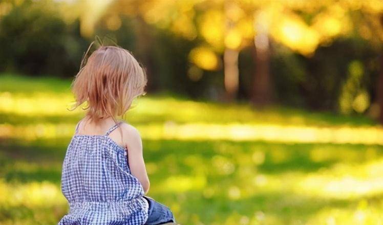 攻击性|在幼儿园里易受排挤的孩子，大多拥有三点特质，看看你家孩子有没