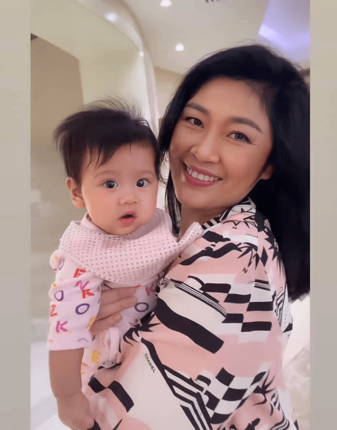 色彩|英拉的基因遗传给外孙女，54岁仍美艳动人，难怪奥巴马都另眼相待