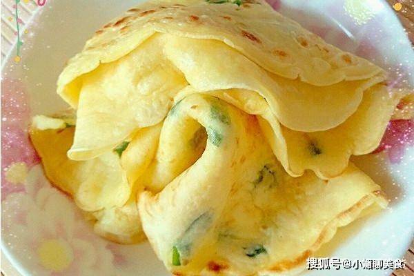 葱花|卖了10年鸡蛋饼的大姐，教你两分钟就学会，小孩吃了还想要！