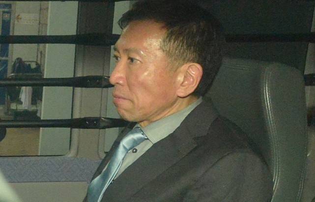 原创陈振聪刑满出狱激动与儿子拥抱庆祝仍不放弃争夺龚如心千亿遗产