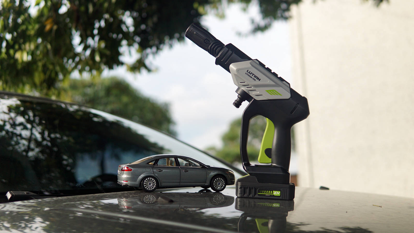 洗车也变成健身运动绿田无线锂电洗车机体验