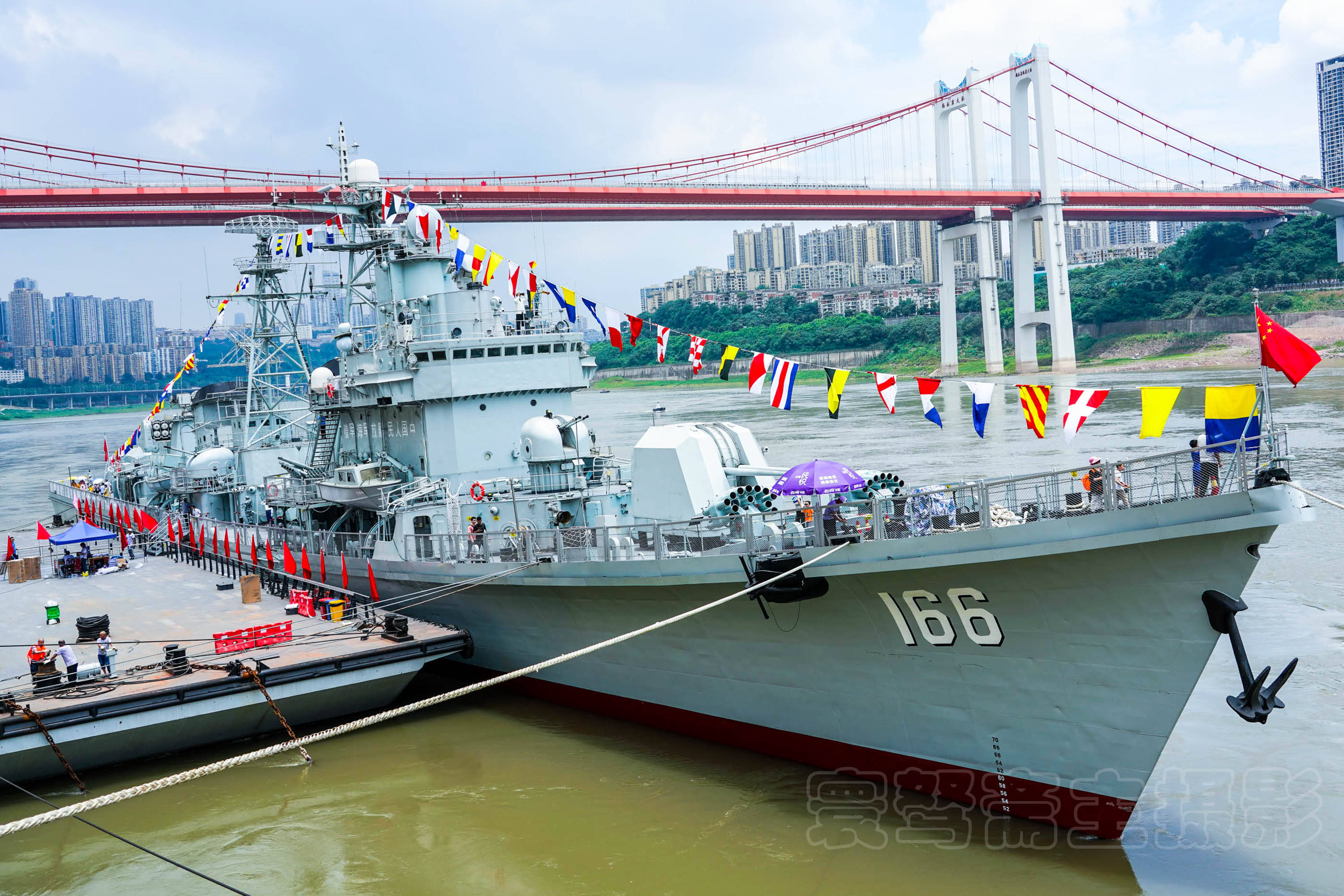 原创海军退役的166舰停泊在重庆长江边成了重庆建川博物馆的历史陈列