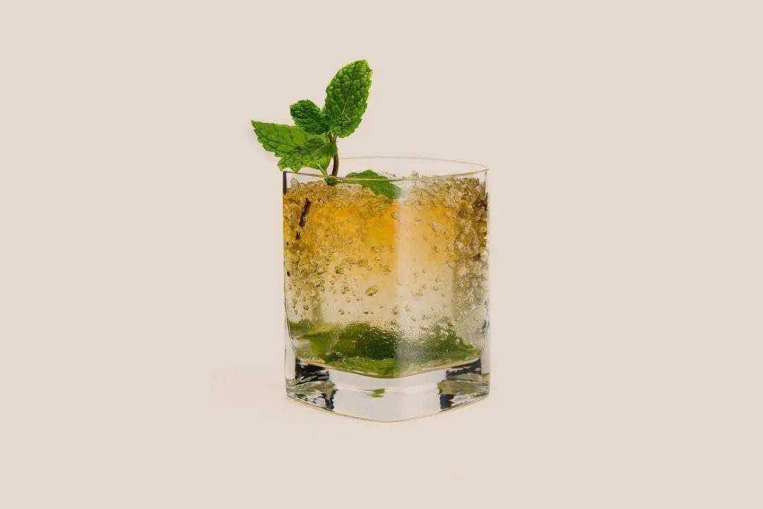 mint julep也是款拥有悠久历史的鸡尾酒,可说是最近红透半边天mojito