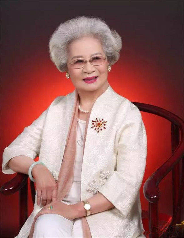 京剧艺术家刘秀荣去世,葬礼现场图曝光,众多圈内好友为她送行