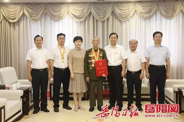 今天王一鸥李爱武等会见岳阳市全国两优一先获奖者