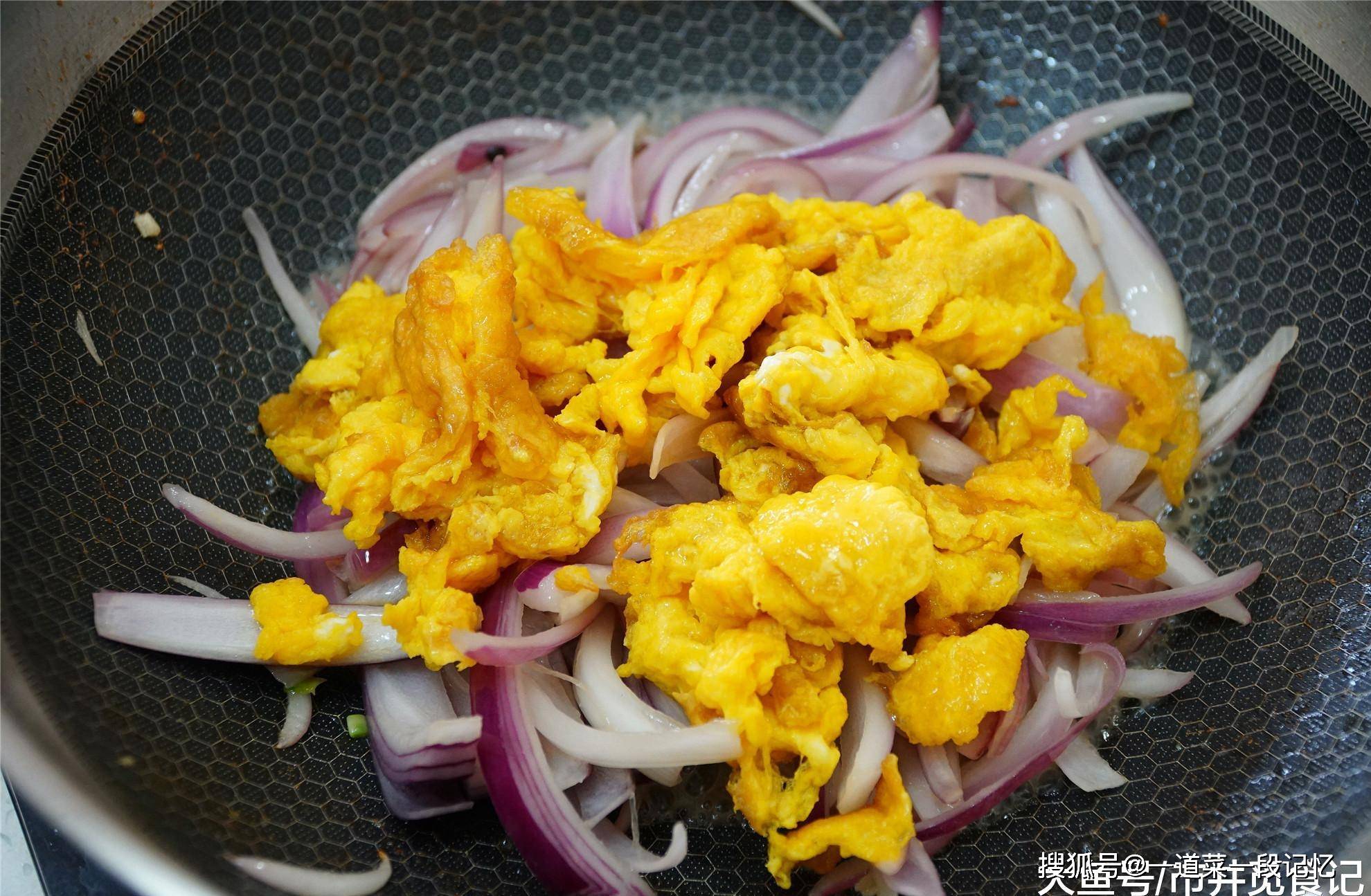 洋葱炒鸡蛋的功效和热量 0a7e795b56784eb3b8394b13d8f11984.jpeg