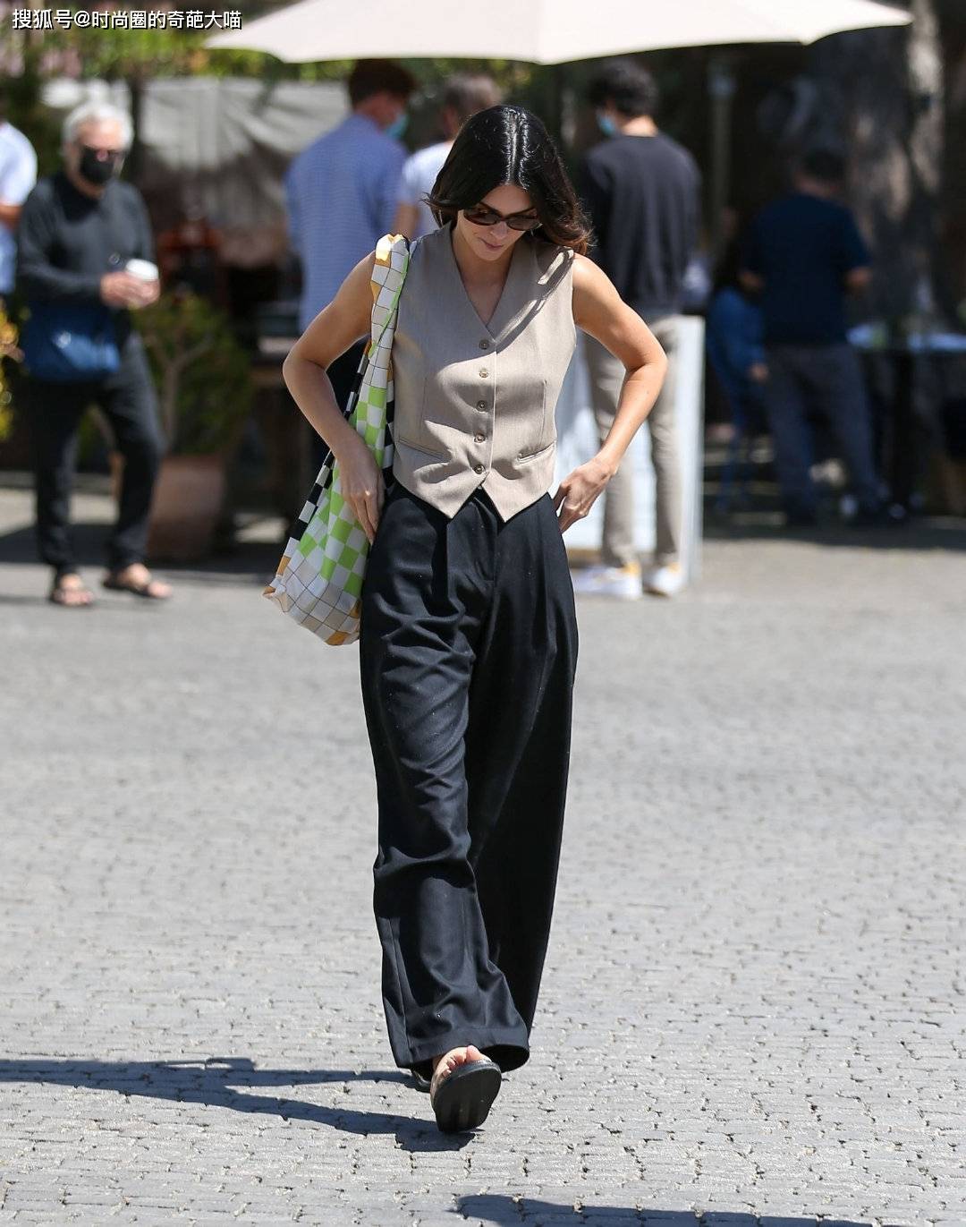 马甲|夏日时髦公式来袭！全套照搬完全OK，难怪超模们街拍也不输秀场