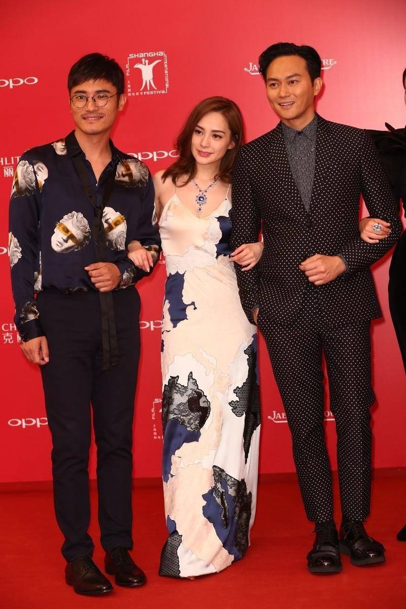 身材|阿娇钟欣潼结婚后变富态了,穿睡衣款吊带连衣裙,不俗反而显气质