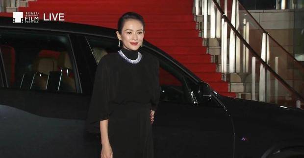 体重|章子怡手抚浑圆孕肚亮相，自曝孕7月体重惊人：二胎妈妈都是勇士