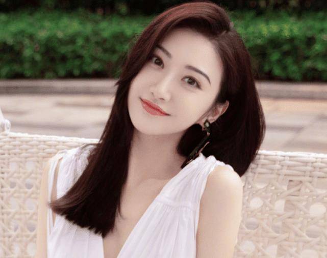 景甜演员相关资讯 a93fb934c7fe4a13a6304235fdd6b582.jpeg