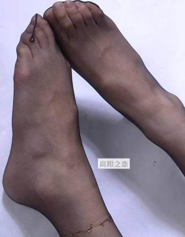 八卦爆料|丝袜高跟鞋唯美搭配，引领时尚，让你美出气质