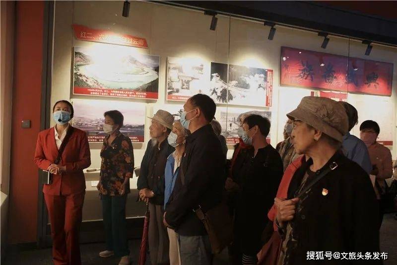 病未能到场,请厅离退办主任旷晓燕同志代为转达了对各位老党员的问候