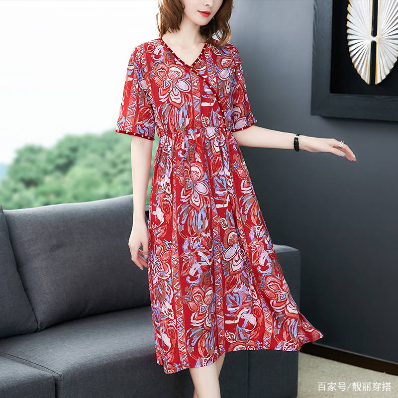 都能|夏天胖女人一定避开这几种连衣裙，穿对裙子时髦减龄，谁穿谁显瘦