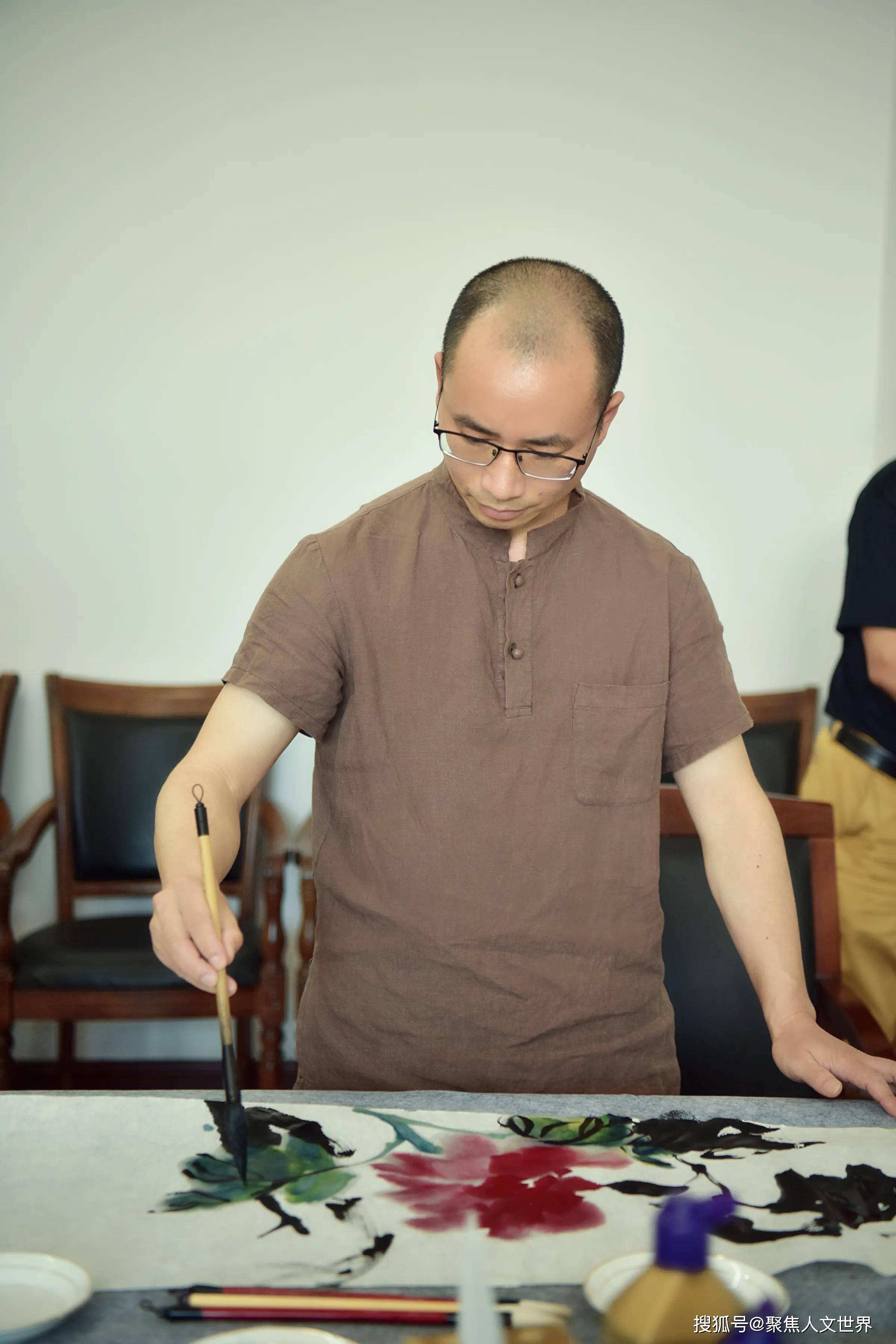 宜兴|宜兴扬子书画学会分会会长：陶政宁