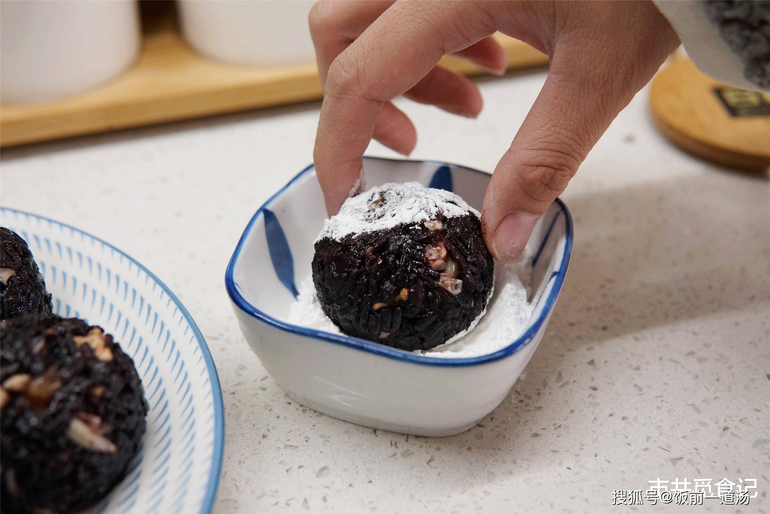 清水|自制“早晨营养球”,3种食材捏一捏,一次蒸好放冰箱,随吃随取,特方便