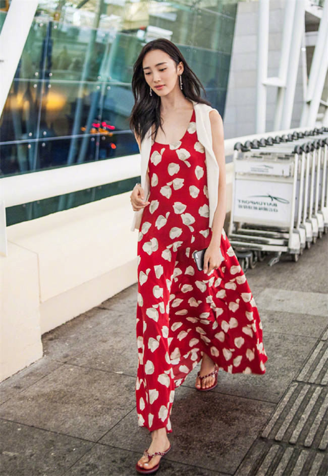 仙女|印花裙的美,纯色连衣裙给不了,穿出优雅女神范