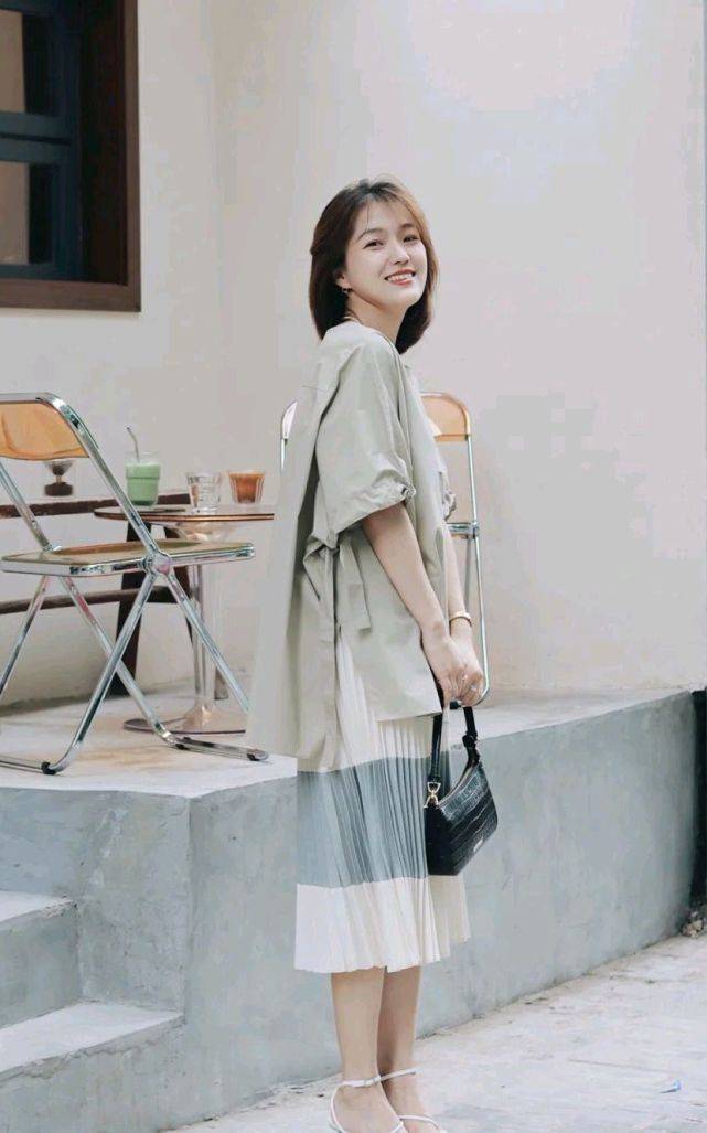 怎么打扮自己好看 74356fb8707d4ab7af341cef13d37f51.jpeg