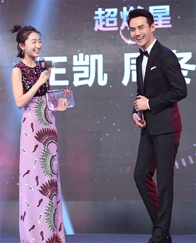 仙女|印花裙的美,纯色连衣裙给不了,穿出优雅女神范