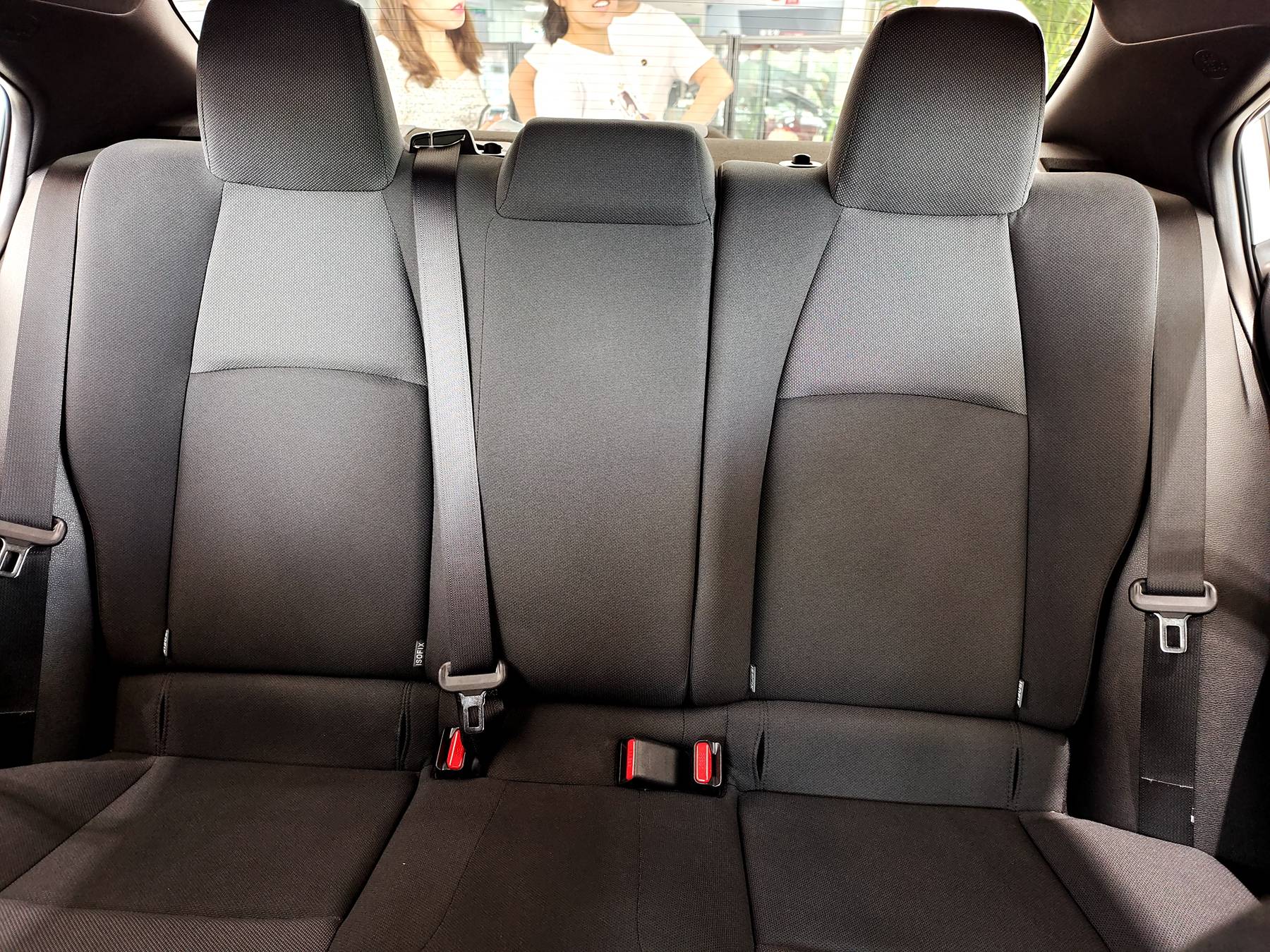 买不买?实拍丰田雷凌最低配 11万内落地 还是后独悬