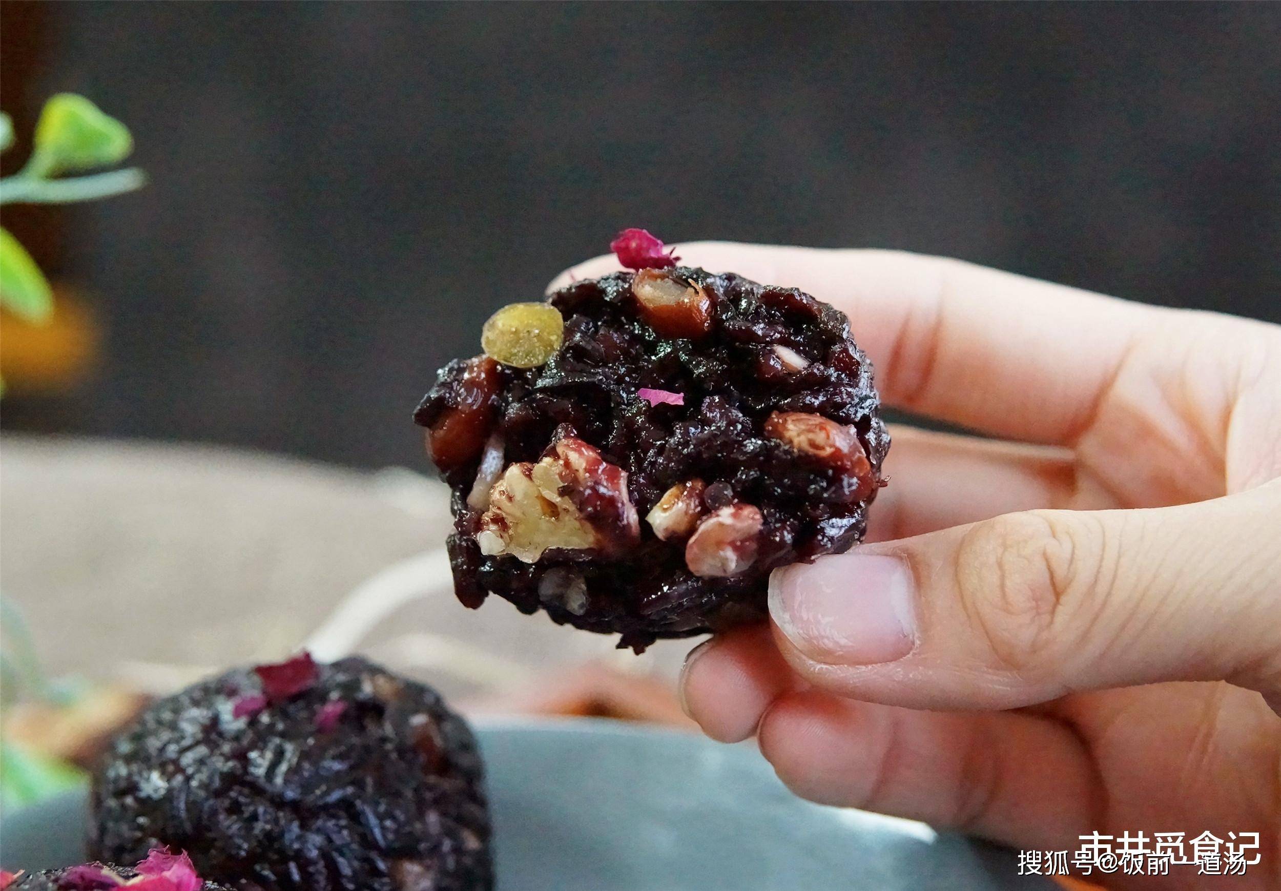 清水|自制“早晨营养球”,3种食材捏一捏,一次蒸好放冰箱,随吃随取,特方便