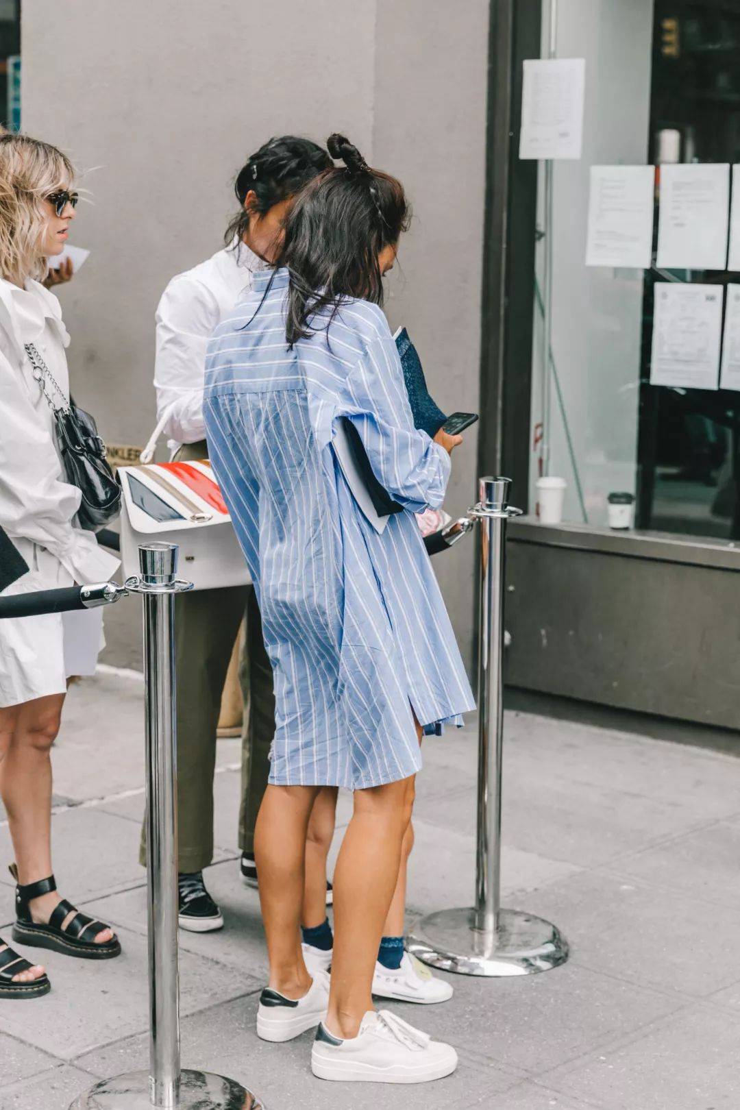 仙女|别再穿高跟鞋了，穿仙女裙＋平底鞋的你，时髦炸！