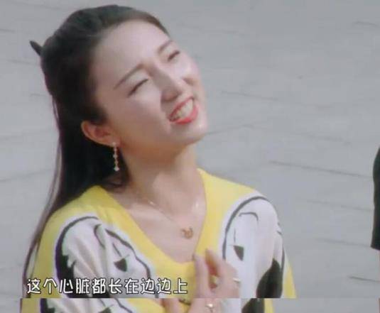 小姑娘|少年说：校花吐槽妈妈偏心，只给弟弟吃鸡腿，妈妈表示后悔生二胎