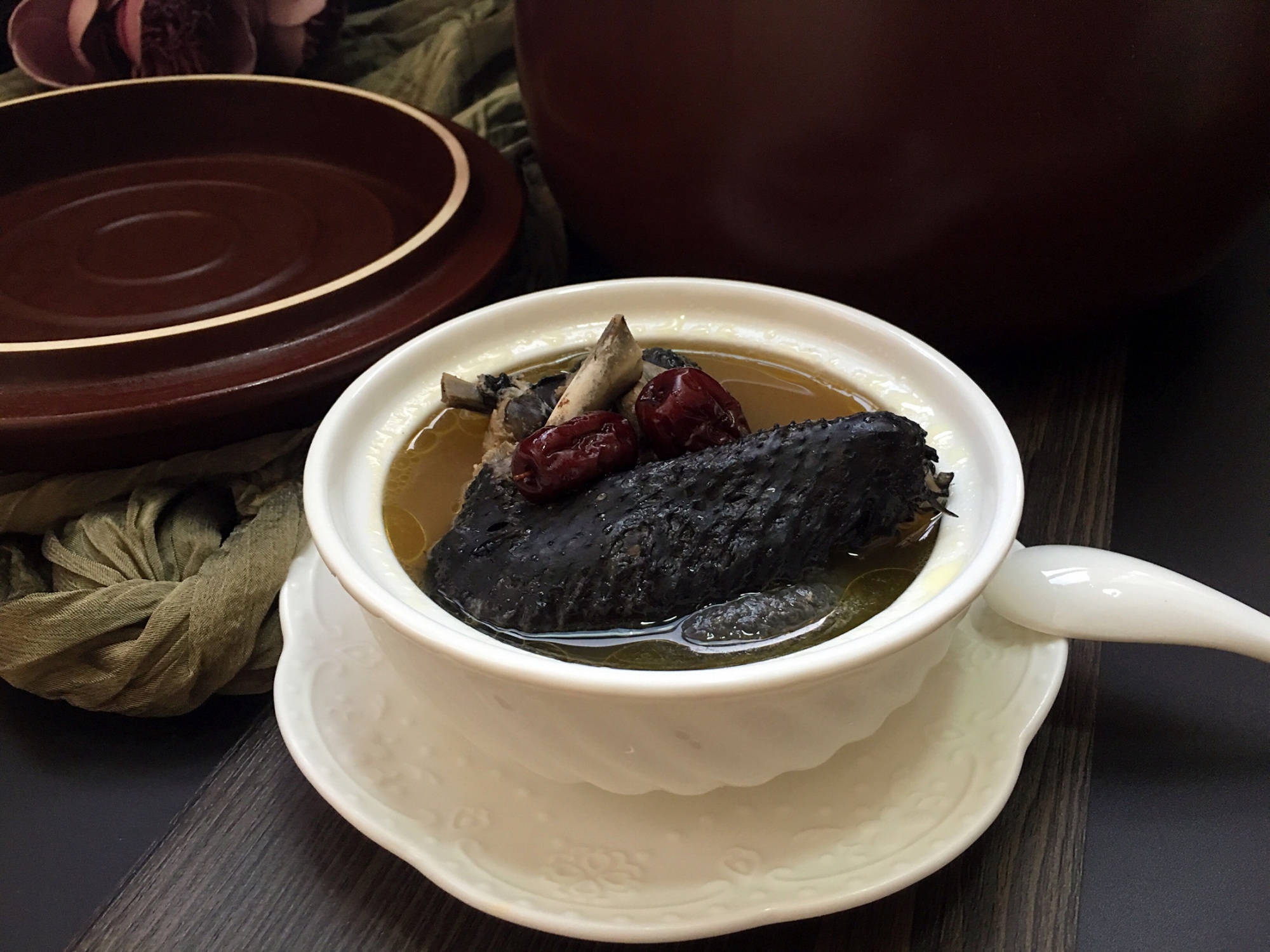 红枣枸杞乌鸡汤清甜有营养助你温润有气色