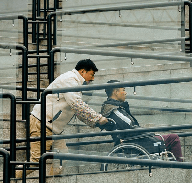 钢琴|男主演技封神，为何上映21天，票房仍旧无法破2亿？