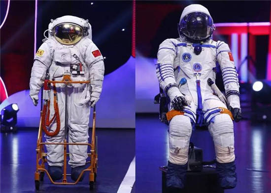 航天三大技术是交会对接、天地往返、出舱行走,舱外航天服是由湘潭大学设计的_外服